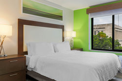  - Holiday Inn Express Downtown Fort Worth - I-30, Exits 13 & 13B