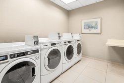  - Holiday Inn Express & Suites Newark - I-95, Exit 3