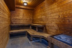  - Holiday Inn Express & Suites Petoskey