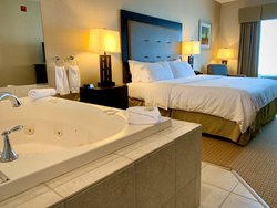  - Holiday Inn Express & Suites Olathe - I-35, Exit 220