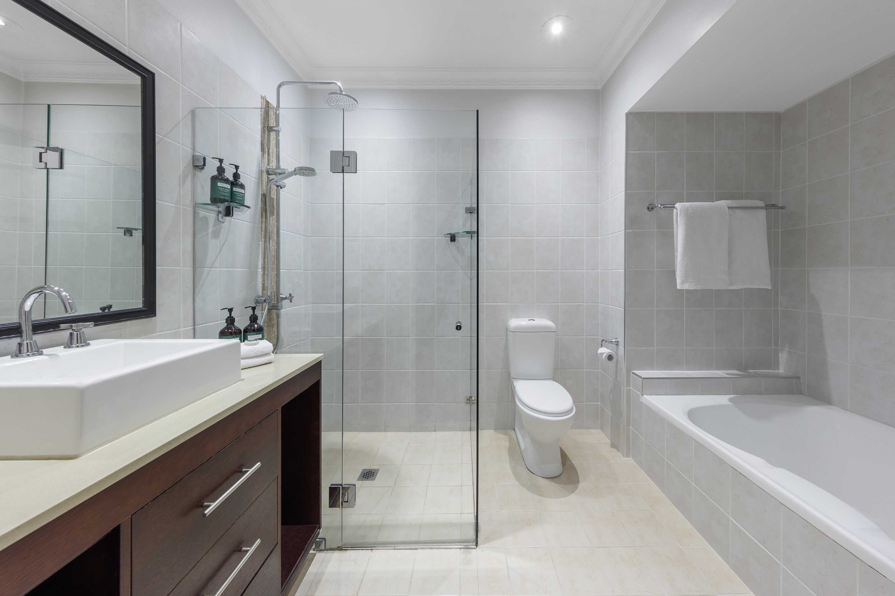 VOCO KIRKTON PARK HUNTER VALLEY BY-guestroom-Executive Suite Bathroom.jpg