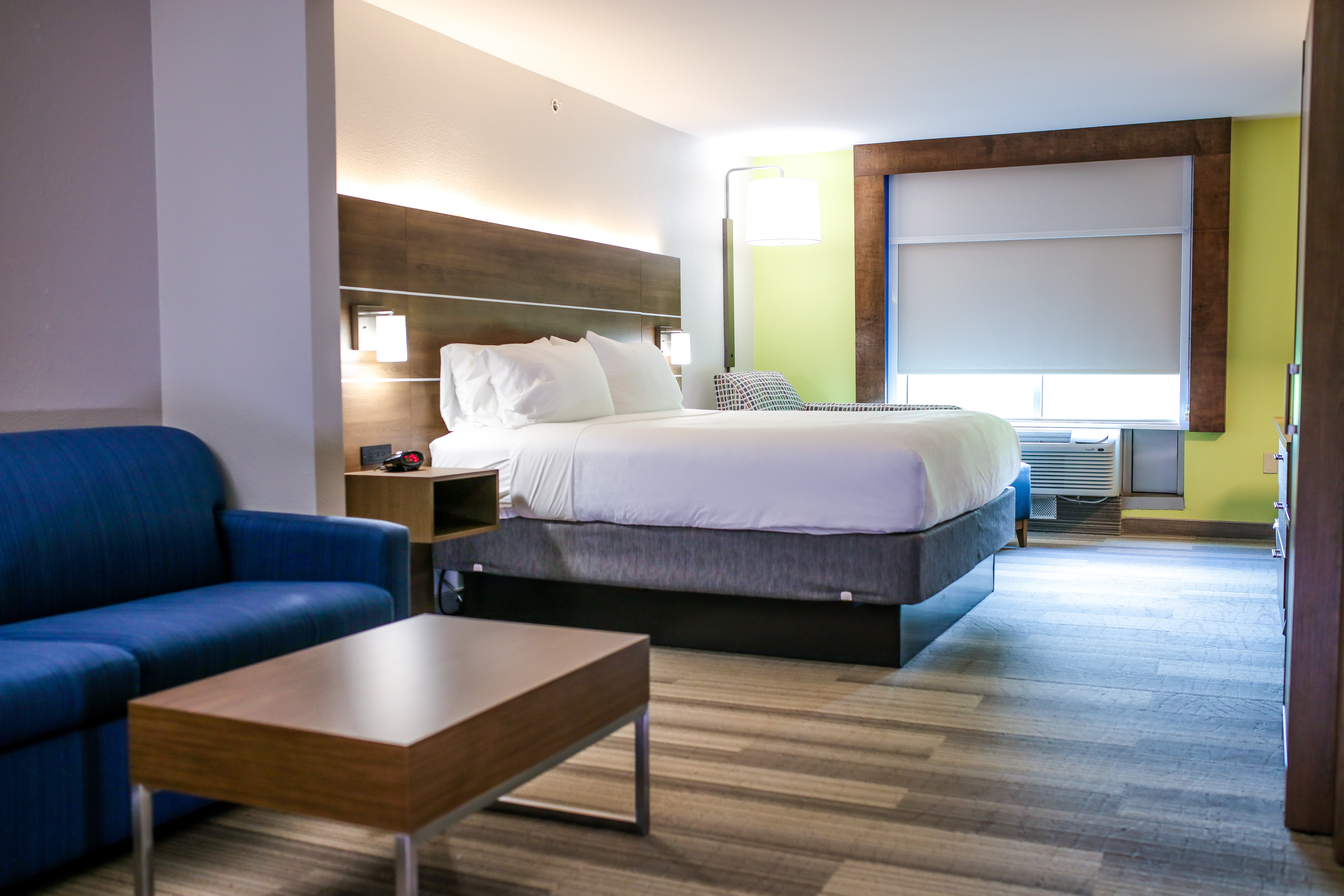 HOLIDAY INN EXP STES GERMANTWN BY I-guestroom-King Suite.jpg