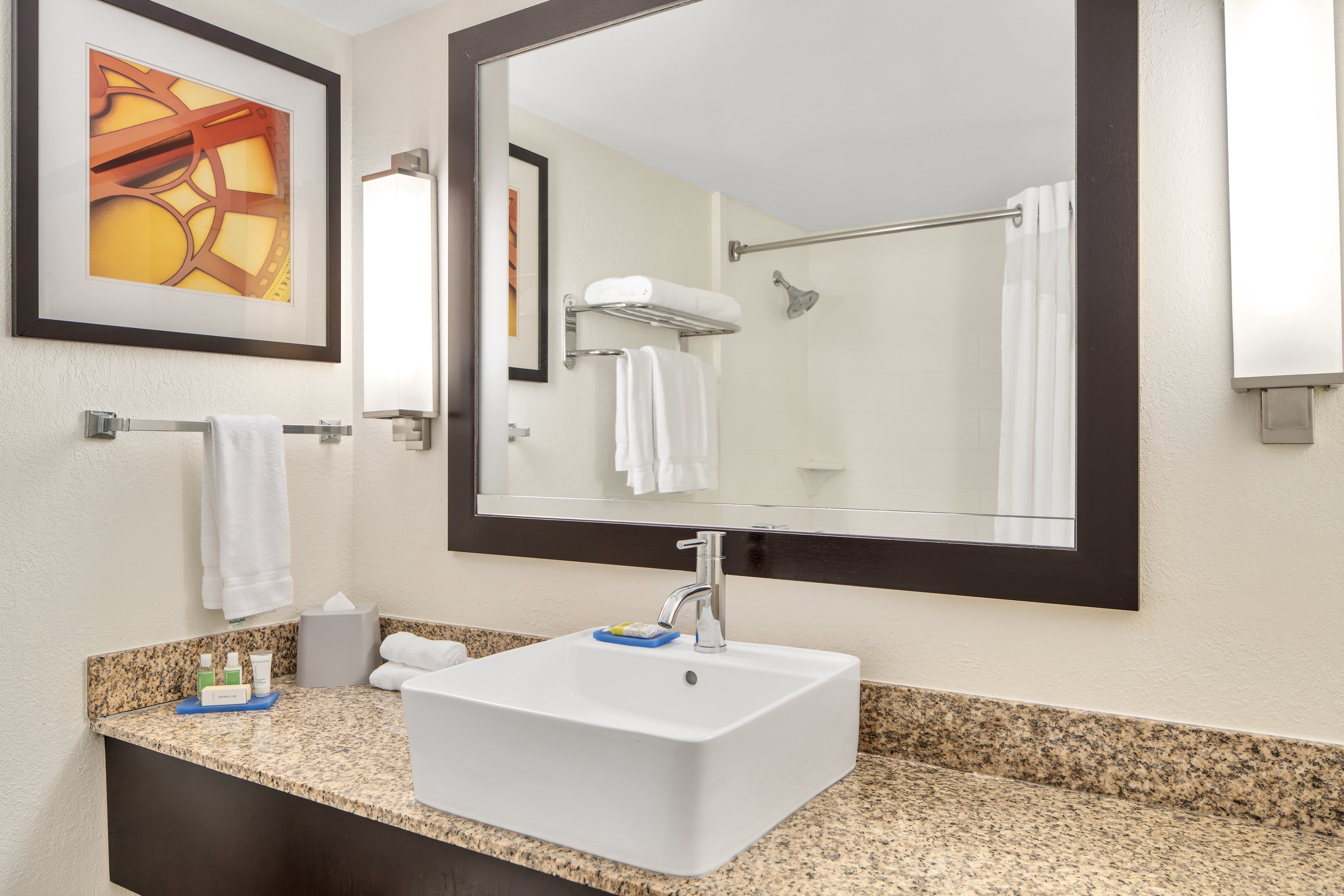 HOLIDAY INN EXP CRUISE ARPT E-guestroom-Guest Bathroom.jpg