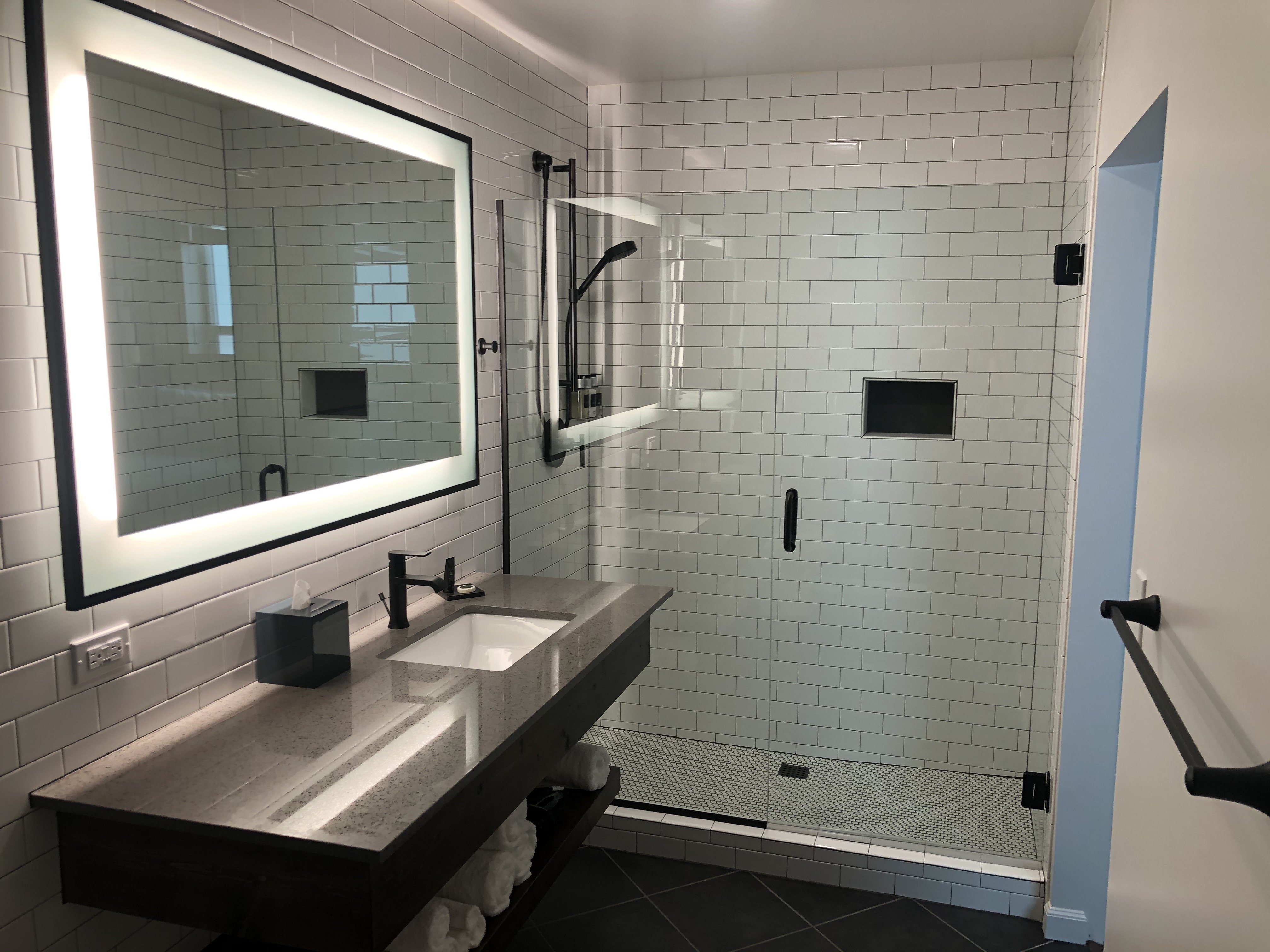 Hotel Indigo Spokane Guest Bathroom