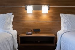  - Holiday Inn Express Johnson City - I-26, Exit 17