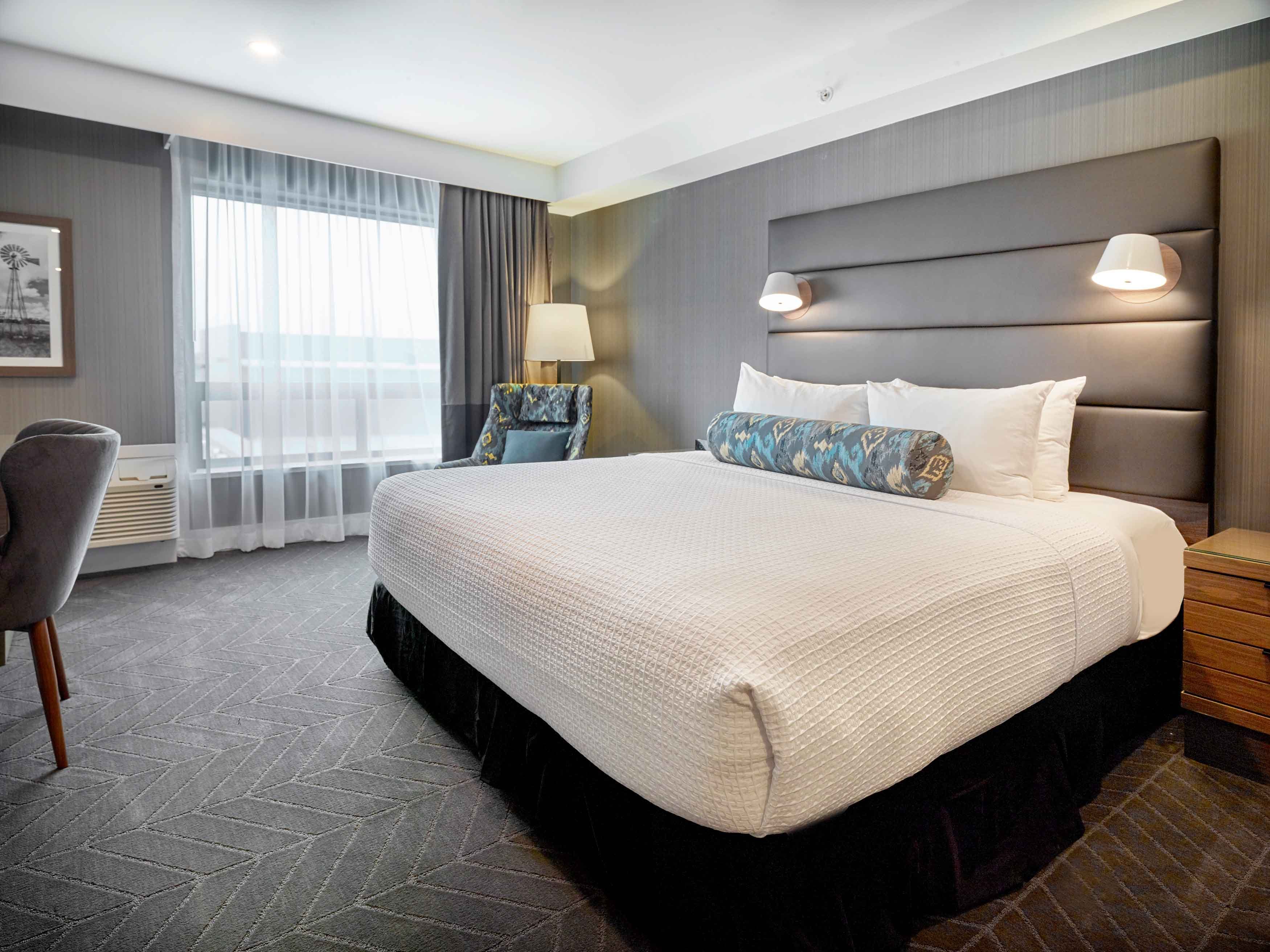SANDMAN SIGNATURE PLANO TEXAS HOTEL-guestroom-Corporate King Room.jpg
