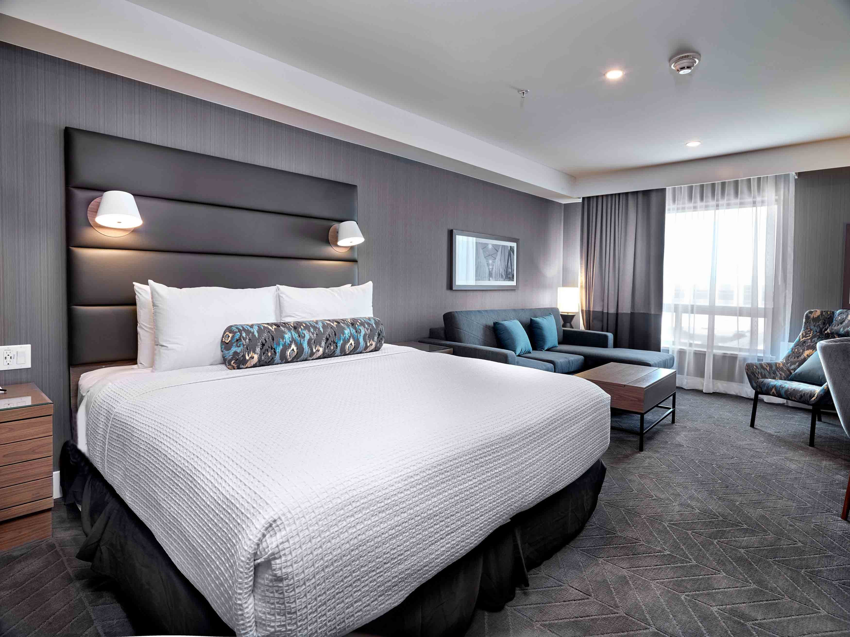 SANDMAN SIGNATURE PLANO TEXAS HOTEL-guestroom-Corporate King Room with Sofa Bed.jpg