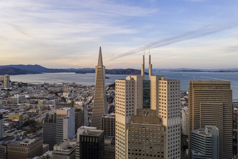 EMB_Exterior View (hotel with Transamerica Pyramid) 008.tif