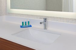  - Holiday Inn Express & Suites Elk Grove - I-5, Exit 506