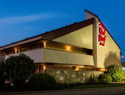  - Red Roof Inn Arlington Heights - I-90, Exit 70