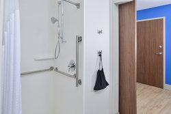  - Holiday Inn Express & Suites Island Lake Brighton