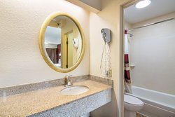  - Red Roof Inn Hampton - I-64, Exit 263B