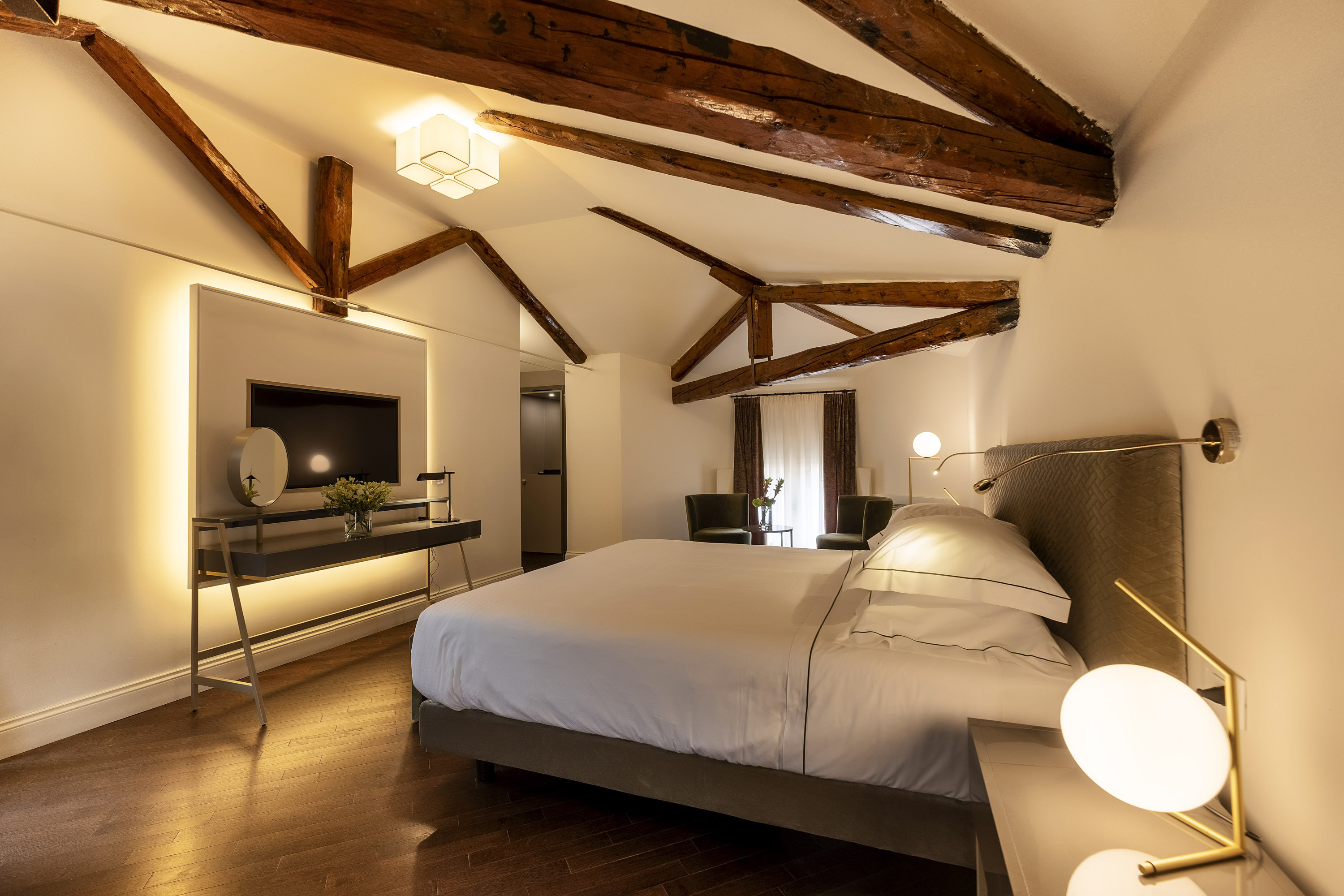 VILLA SOLIGO-guestroom-Exclusive Suite Room.jpg