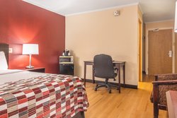  - Red Roof Inn Austinburg