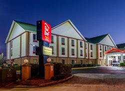  - Red Roof Plus+ Inn & Suites College Park - I-85, Exit 69 & 69B