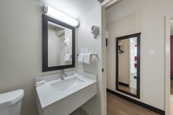  - Red Roof Inn & Suites Denton - I-35, Exit 469