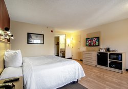  - Red Roof Plus+ Inn & Suites West Palm Beach - I-95, Exit 74