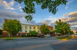  - Holiday Inn Express & Suites Airport Bethlehem