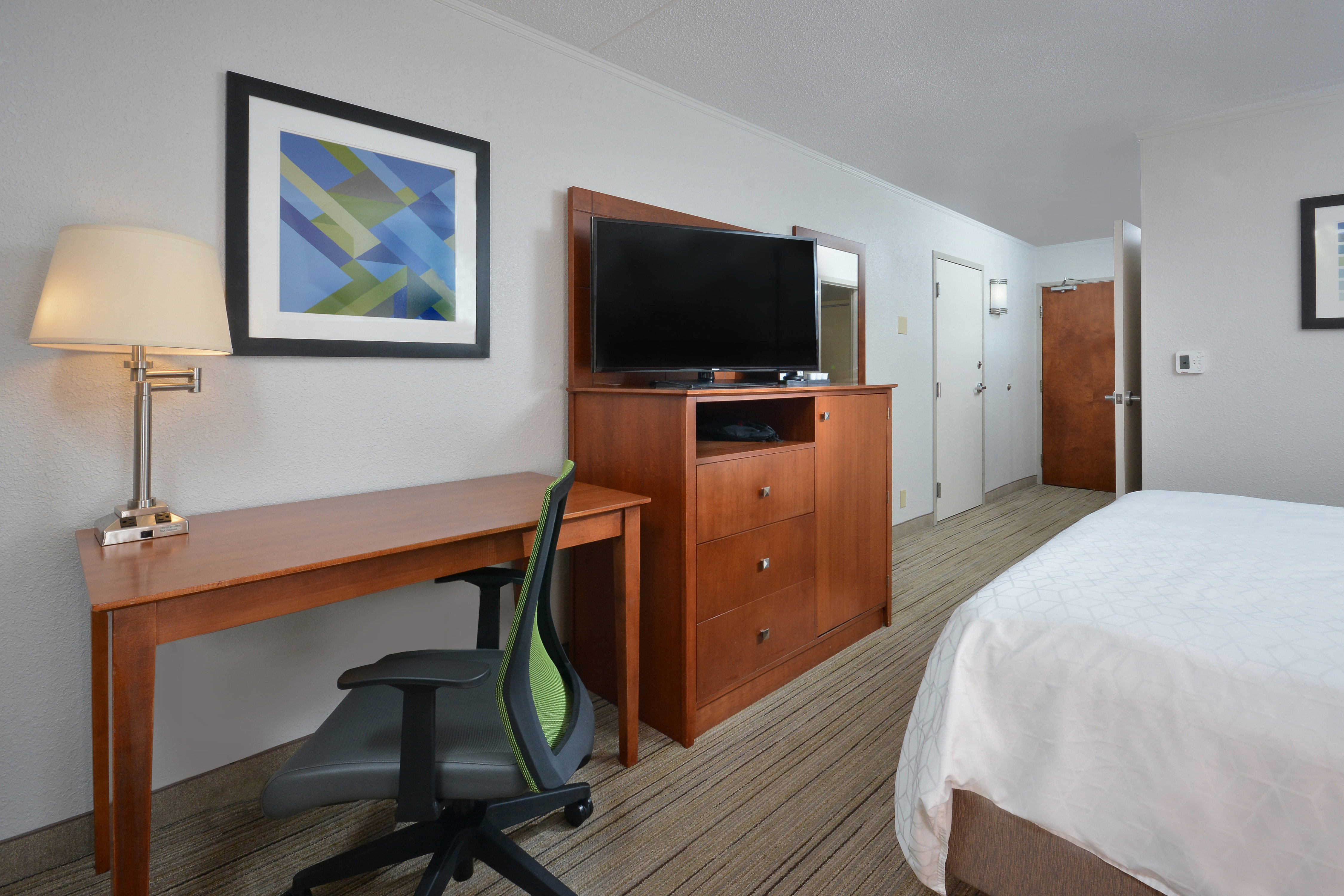 Our King Rooms in our Lynchburg hotel feature HDTV and more!