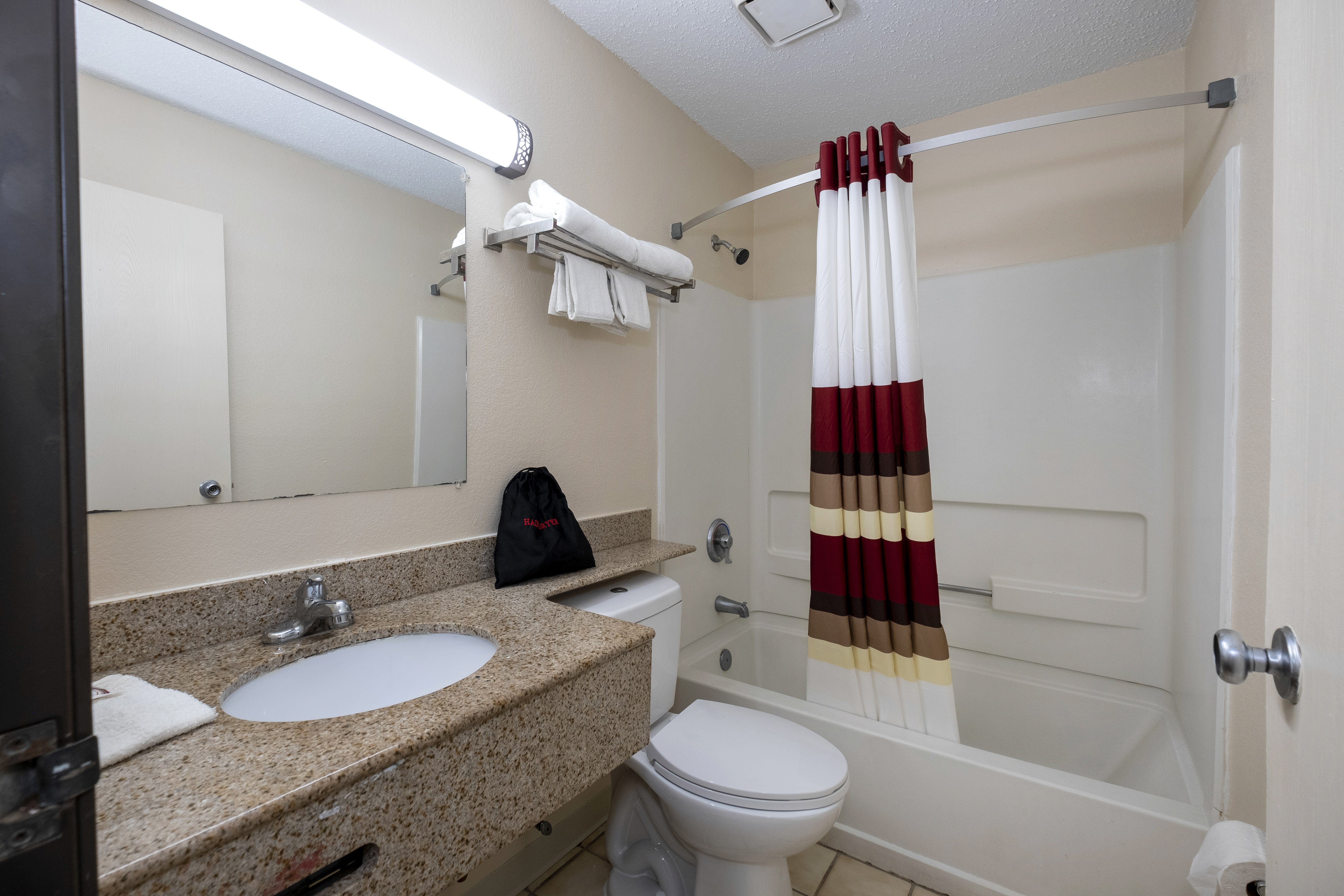 RED ROOF PORTSMOUTH, VA-guestroom-1143_Bathroom.jpg.jpg