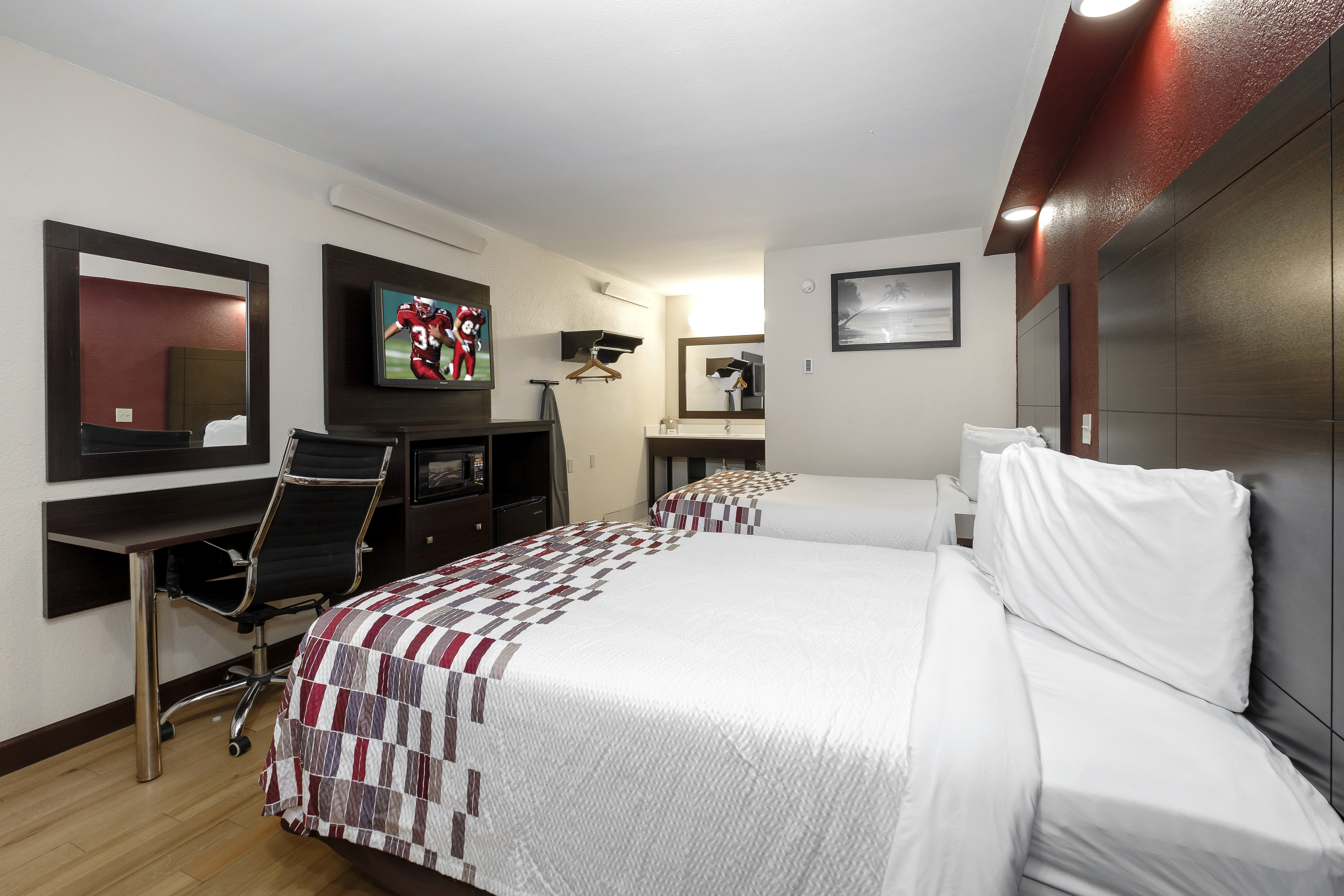 RED ROOF TALLAHASSEE-UNIVERSITY-guestroom-RRI120_DeluxeDouble.jpg
