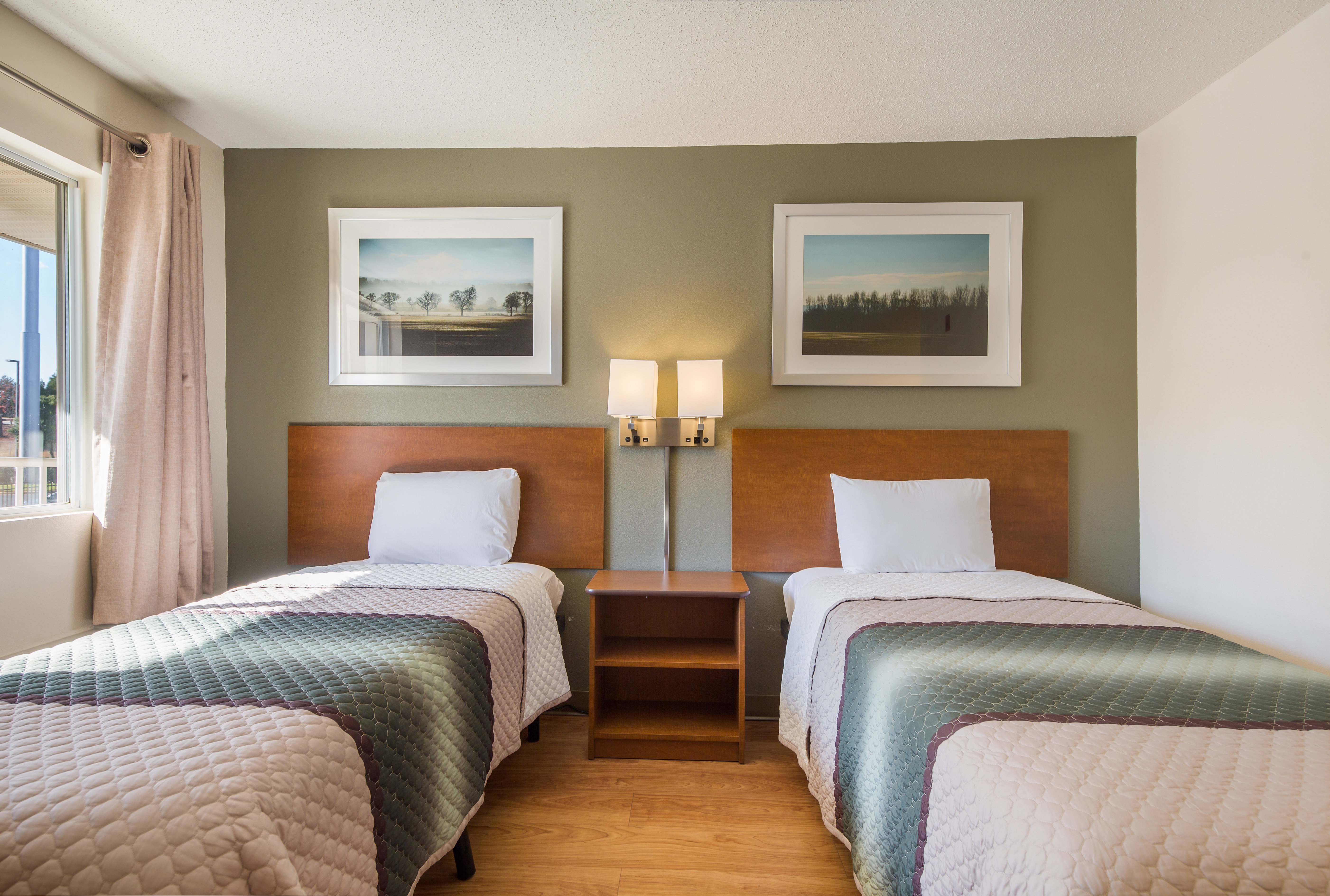 HOMETOWNE SPARTANBURG ASHEVILLE HWY-guestroom-Double Room.jpg
