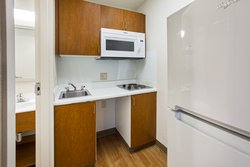  - HomeTowne Studios Livonia - I-96, Exit 176