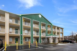  - HomeTowne Studios Livonia - I-96, Exit 176