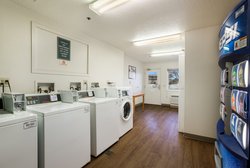  - HomeTowne Studios Livonia - I-96, Exit 176