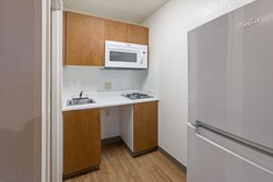  - HomeTowne Studios Livonia - I-96, Exit 176