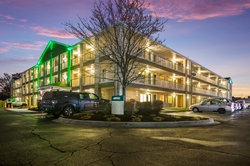  - HomeTowne Studios Livonia - I-96, Exit 176