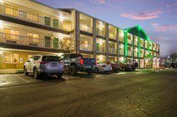  - HomeTowne Studios Livonia - I-96, Exit 176