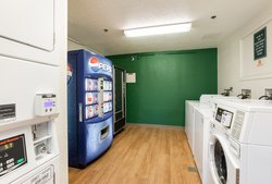  - HomeTowne Studios Livonia - I-96, Exit 176