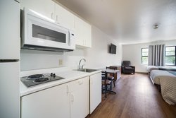  - HomeTowne Studios St Louis Airport Hazelwood - I-270, Exit 25