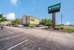  - HomeTowne Studios St Louis Airport Hazelwood - I-270, Exit 25