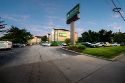  - HomeTowne Studios St Louis Airport Hazelwood - I-270, Exit 25