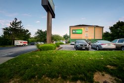  - HomeTowne Studios St Louis Airport Hazelwood - I-270, Exit 25