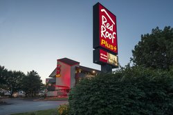  - Red Roof Plus+ Inn & Suites Forest Park St Louis - I-44, Exit 286