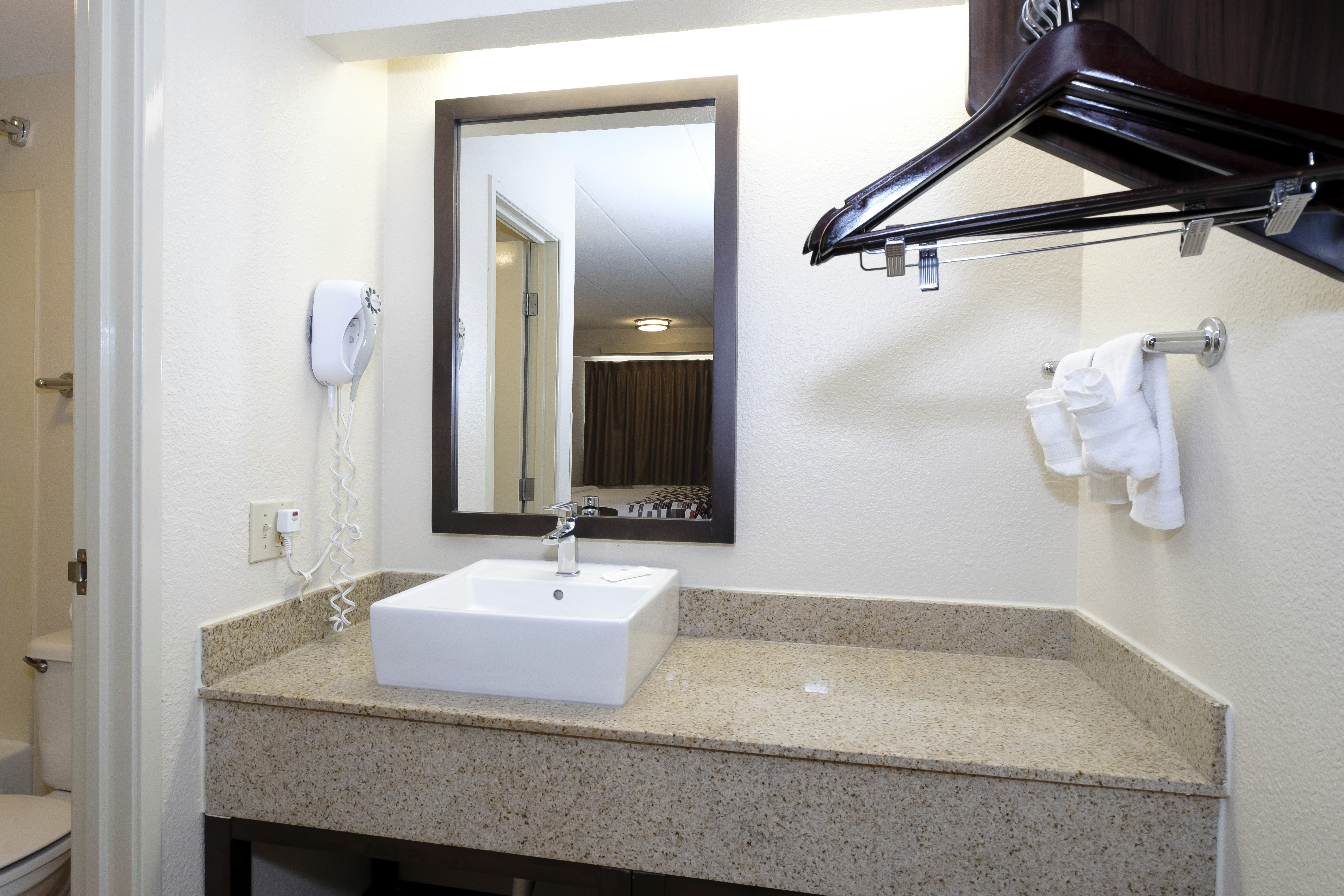 RED ROOF ABERDEEN-guestroom-136_Bathroom_2.jpg