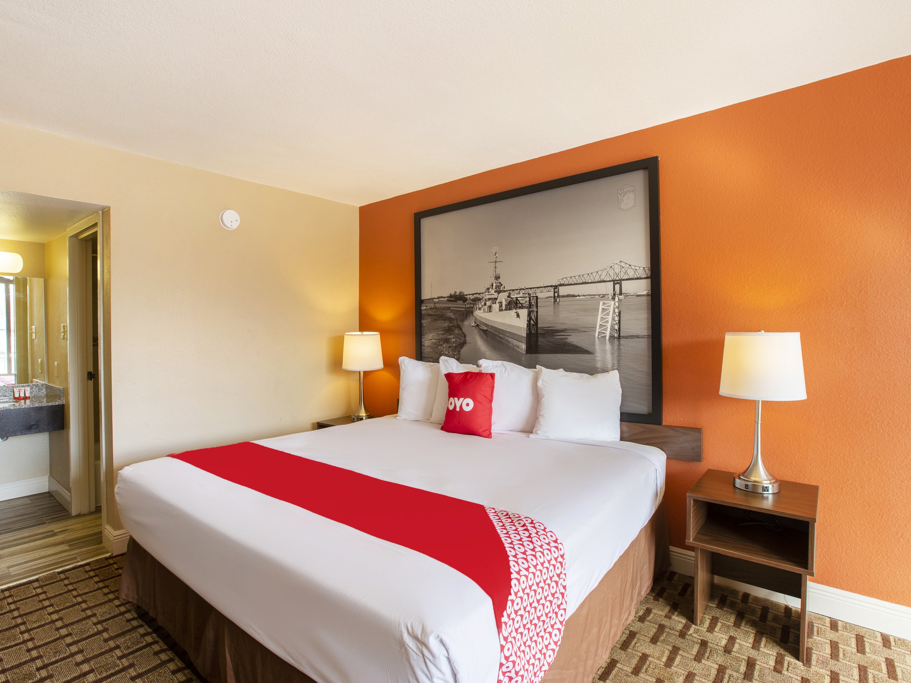 HOTEL PORT ALLEN LA-guestroom-King Room Bedroom AHDR.jpg