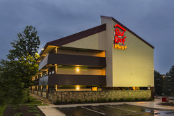  - Red Roof Plus+ Inn & Suites Willowbrook - I-55, Exit 274