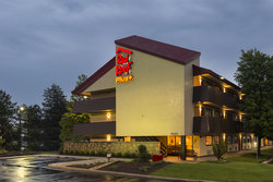  - Red Roof Plus+ Inn & Suites Willowbrook - I-55, Exit 274