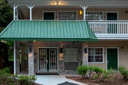  - HomeTowne Studios Lawrenceville