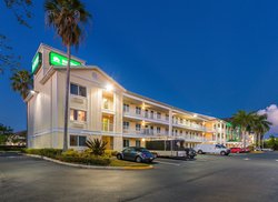  - HomeTowne Studios Tamarac