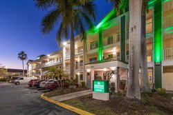  - HomeTowne Studios Tamarac