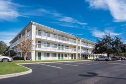  - HomeTowne Studios UCF Area Orlando