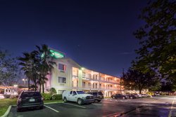  - HomeTowne Studios UCF Area Orlando