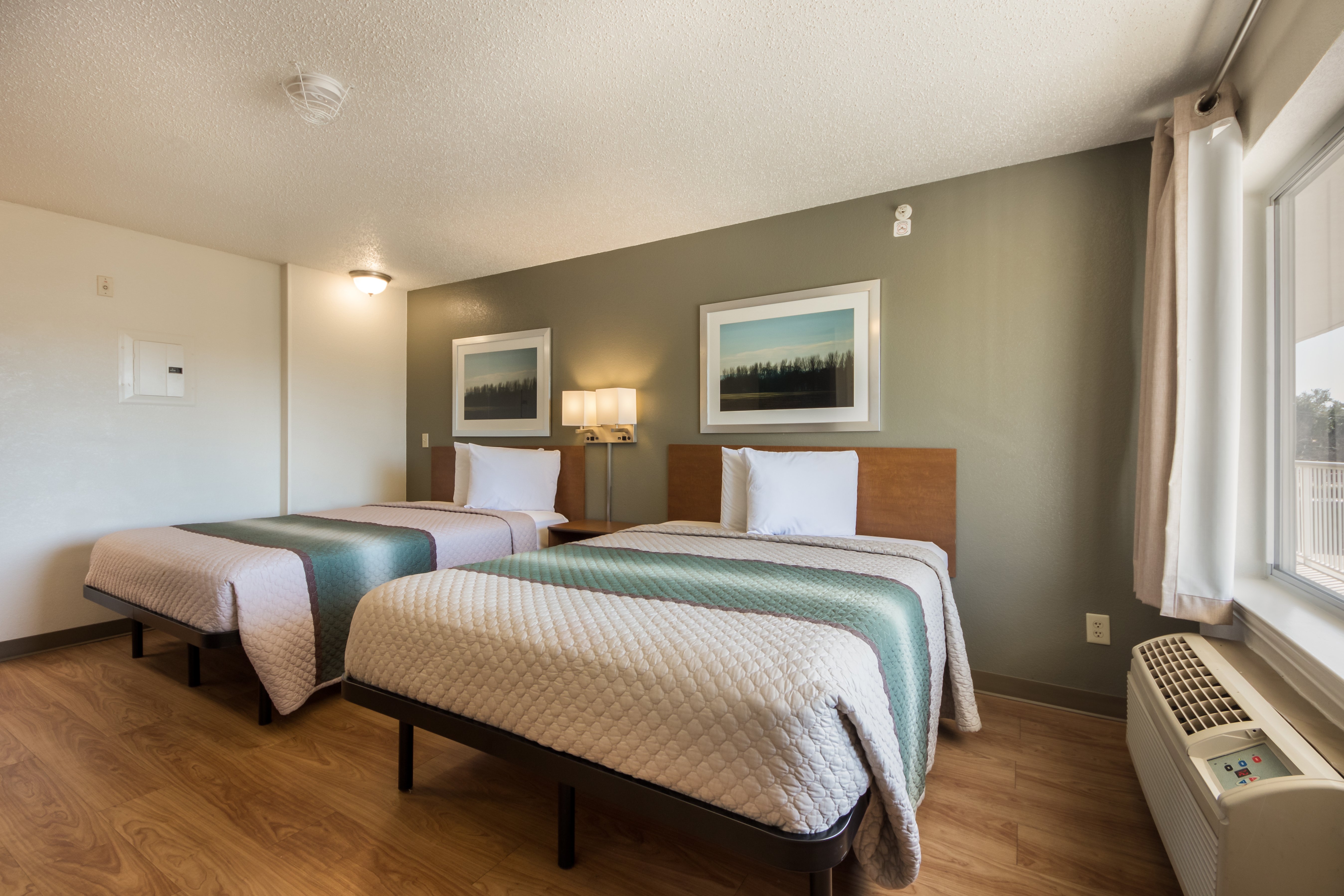 HOMETOWNE STUDIOS DALLAS - MESQUITE-guestroom-Full and Queen.jpg