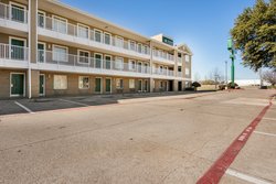  - HomeTowne Studios Mesquite - I-30, Exits 56A & 57