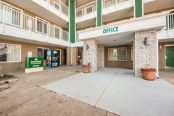  - HomeTowne Studios Mesquite - I-30, Exits 56A & 57